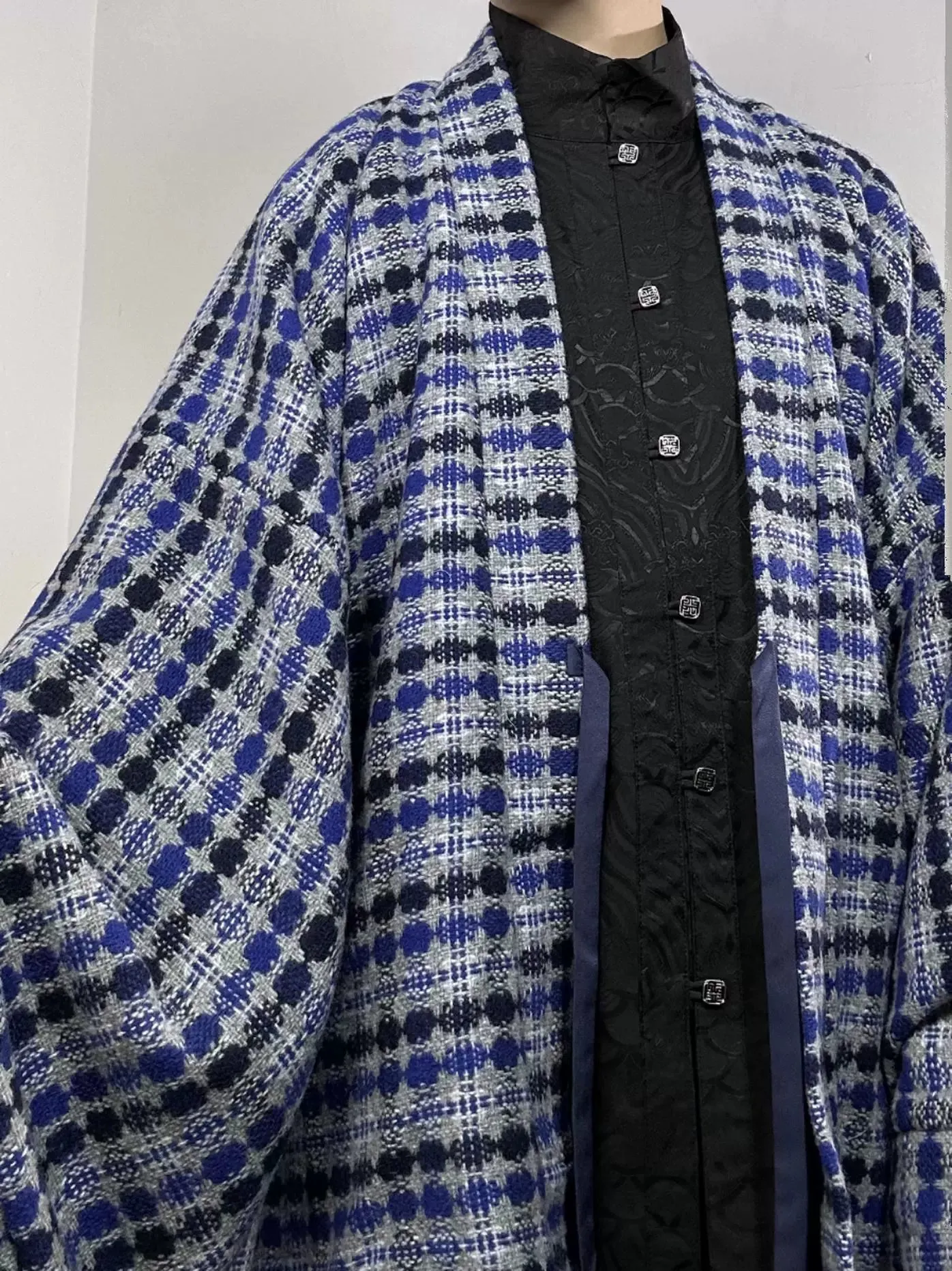 Chu Xu 初旭 Early Sun Men's & Unisex Modern Weijin Zheyi Wool Cardigan